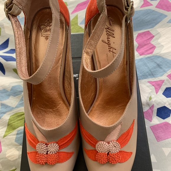 Tan pumps with orange suede trim by Miss Albright for Anthropologie size 10 1/2 - Picture 2 of 5